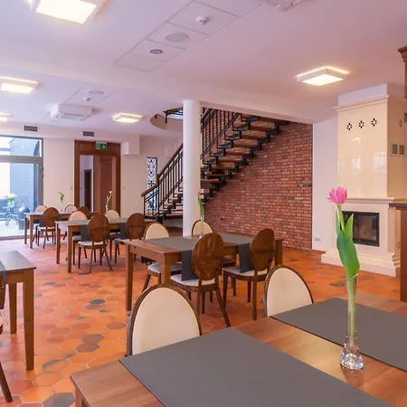 Gosciniec Kasztel U Gostla 무루와나 고슬리나