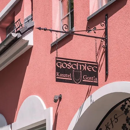 여관 Gosciniec Kasztel U Gostla 무루와나 고슬리나