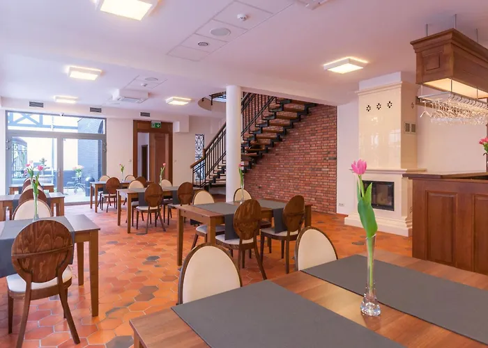 Gosciniec Kasztel U Gostla 무루와나 고슬리나