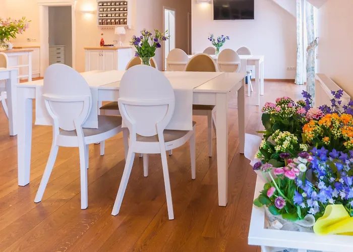 Gosciniec Kasztel U Gostla 3* 무루와나 고슬리나