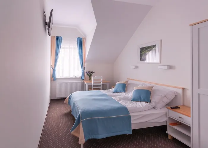 Gosciniec Kasztel U Gostla 3*